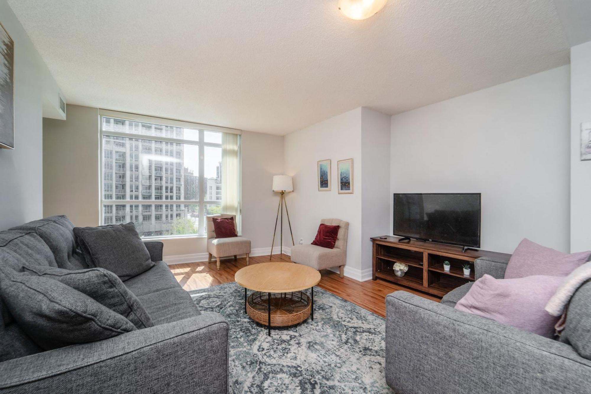 Spacious 2 Bedroom Plus Den, 2 Bath, Sleeps 5 With Balcony And Lakeview Downtown Toronto Condo Esterno foto