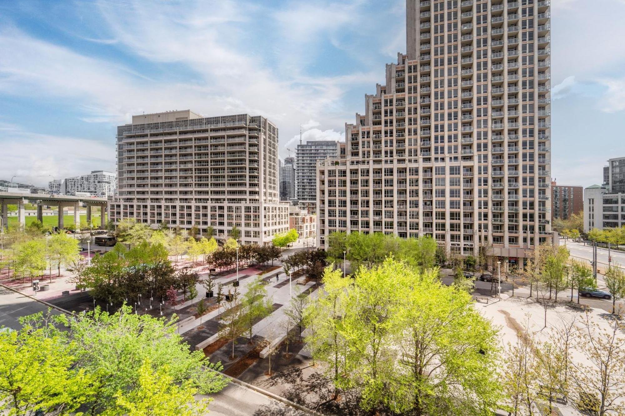 Spacious 2 Bedroom Plus Den, 2 Bath, Sleeps 5 With Balcony And Lakeview Downtown Toronto Condo Esterno foto