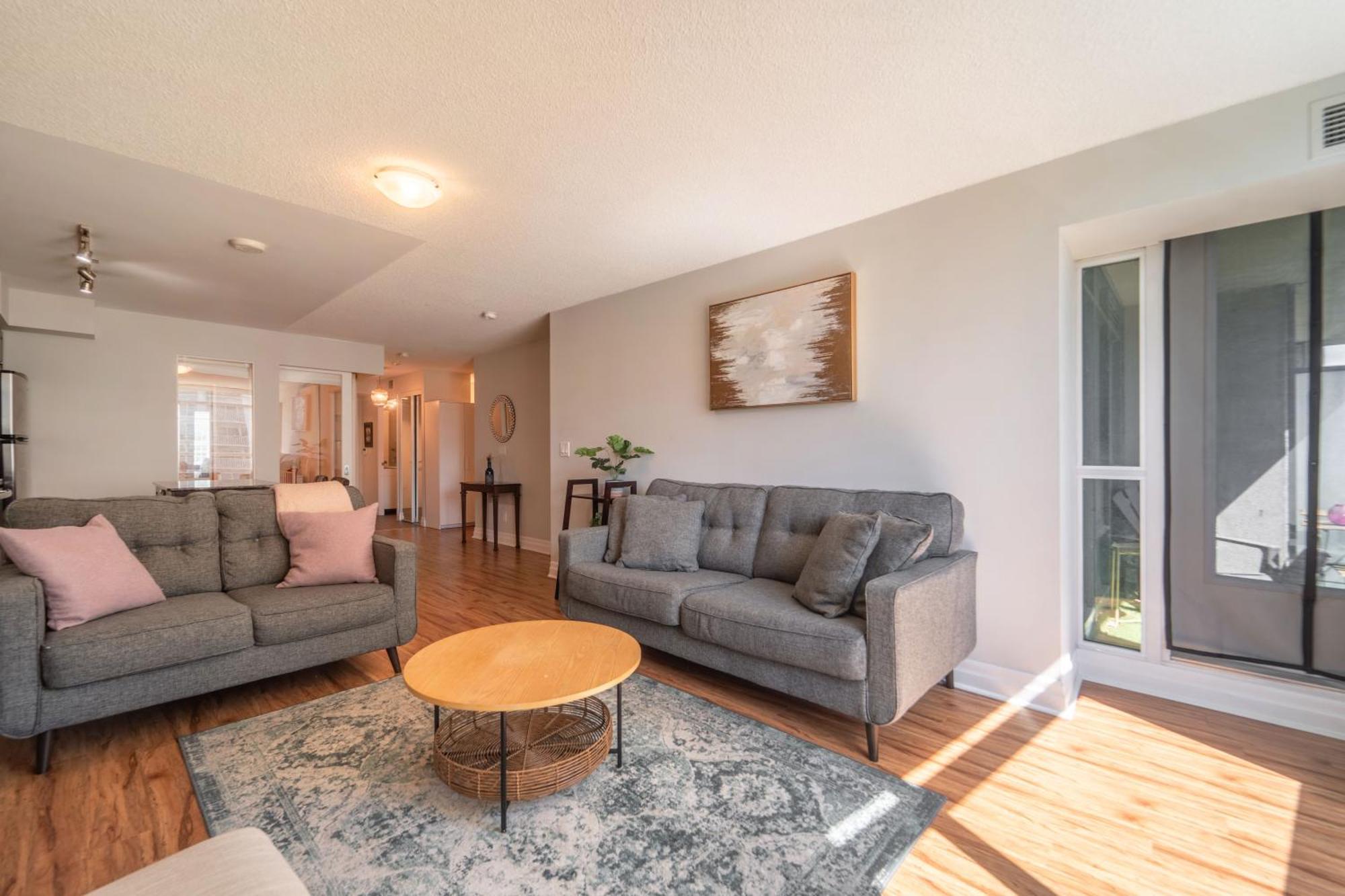 Spacious 2 Bedroom Plus Den, 2 Bath, Sleeps 5 With Balcony And Lakeview Downtown Toronto Condo Esterno foto