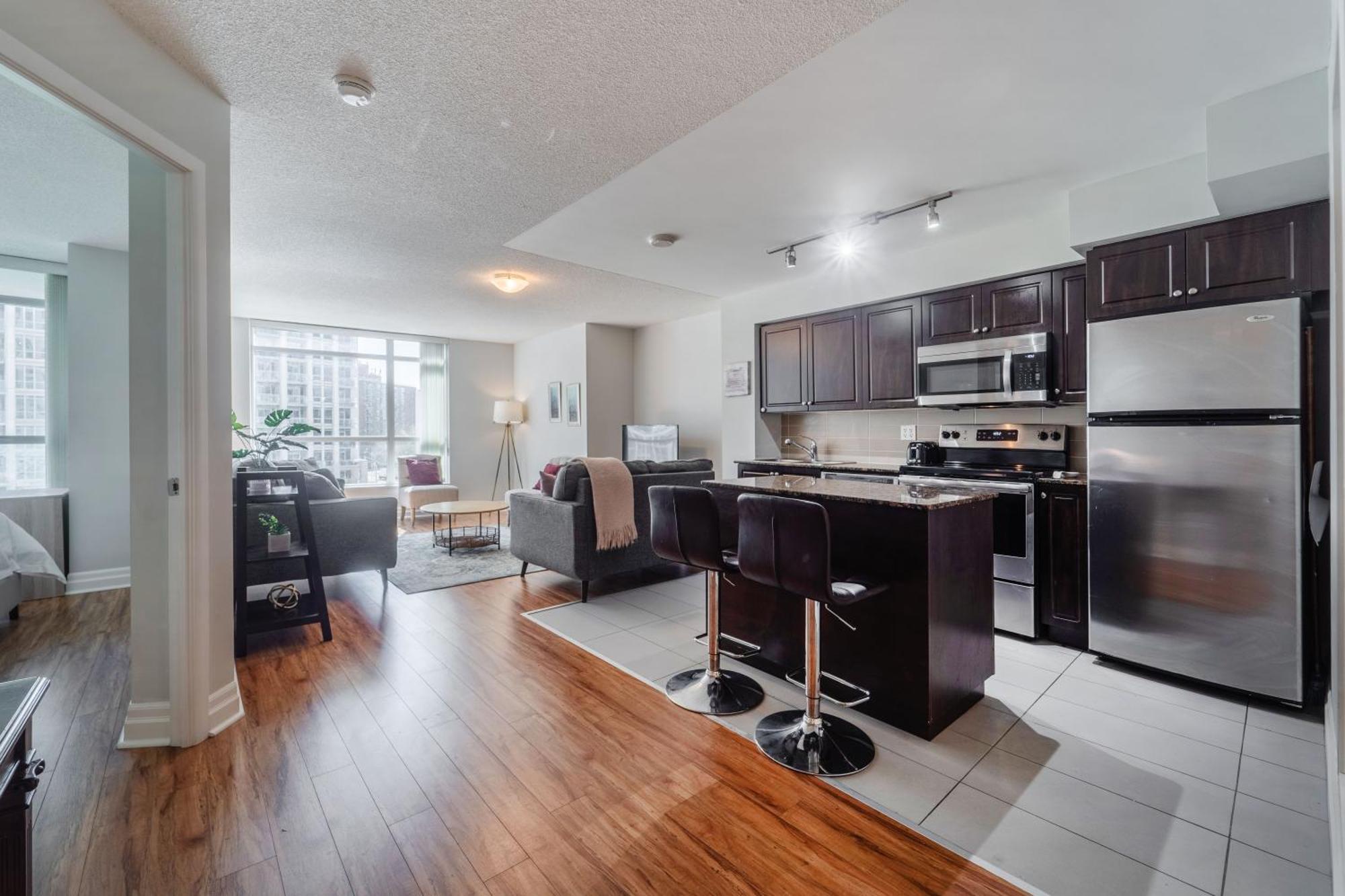 Spacious 2 Bedroom Plus Den, 2 Bath, Sleeps 5 With Balcony And Lakeview Downtown Toronto Condo Esterno foto