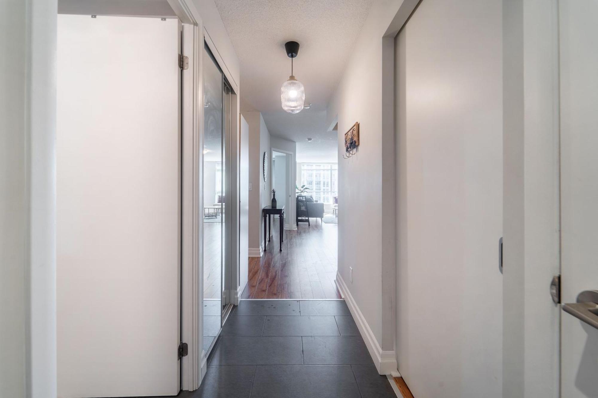 Spacious 2 Bedroom Plus Den, 2 Bath, Sleeps 5 With Balcony And Lakeview Downtown Toronto Condo Esterno foto