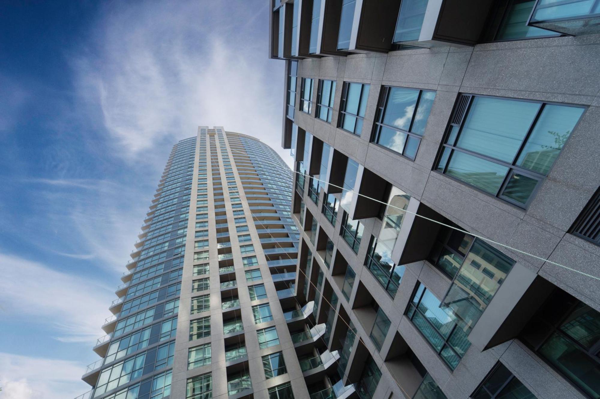 Spacious 2 Bedroom Plus Den, 2 Bath, Sleeps 5 With Balcony And Lakeview Downtown Toronto Condo Esterno foto